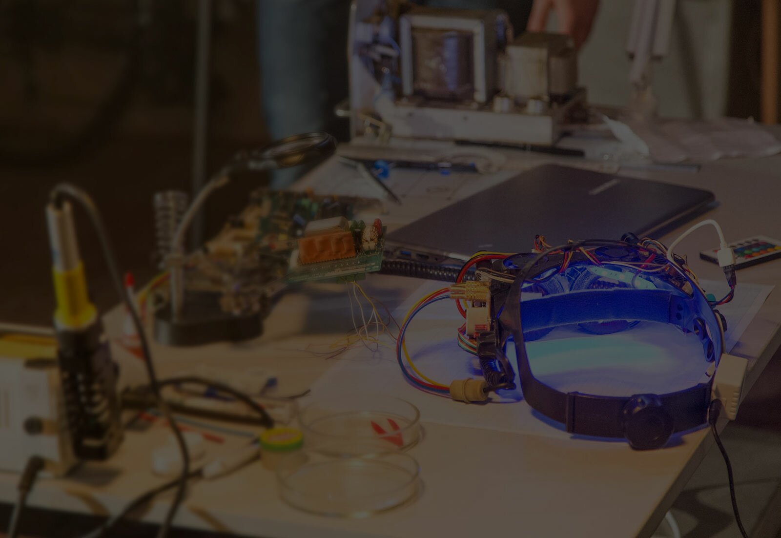 Экспериментальный прототип на рабочем столе